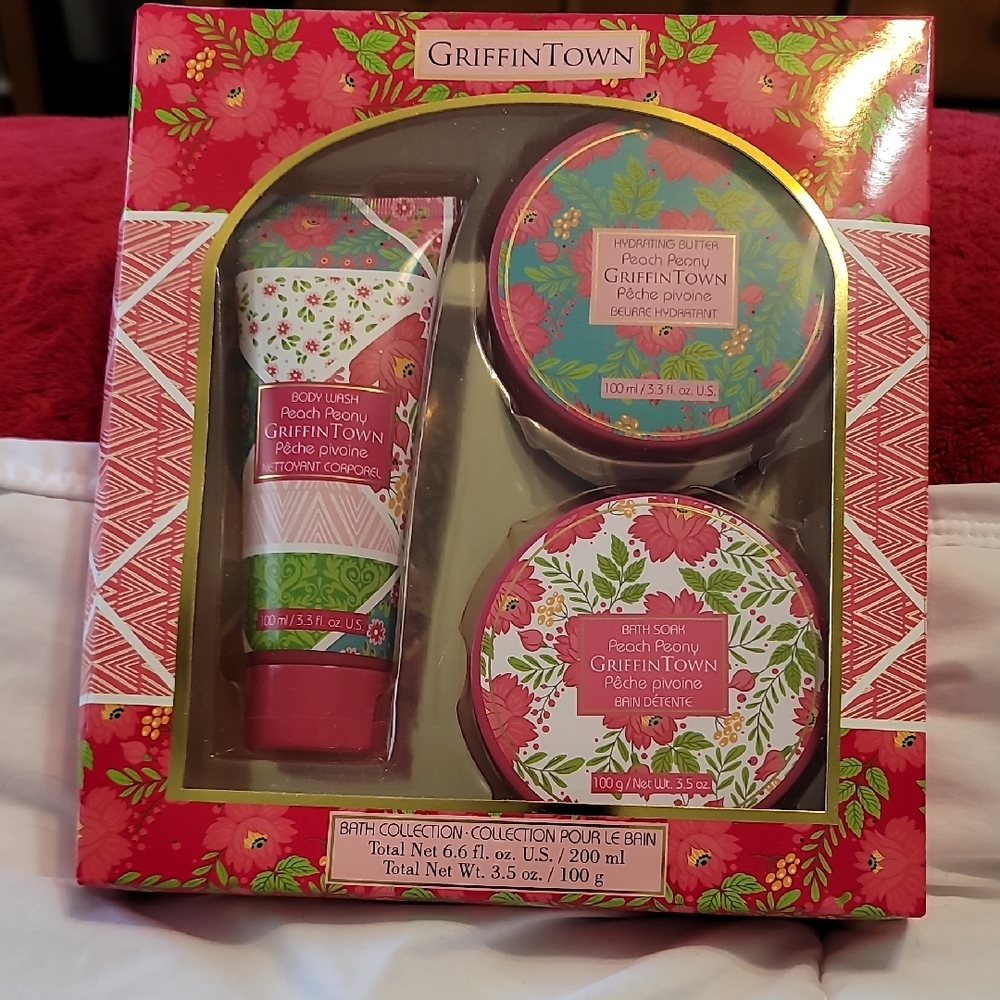 Griffintown Peach Peony bath collection set, NIB